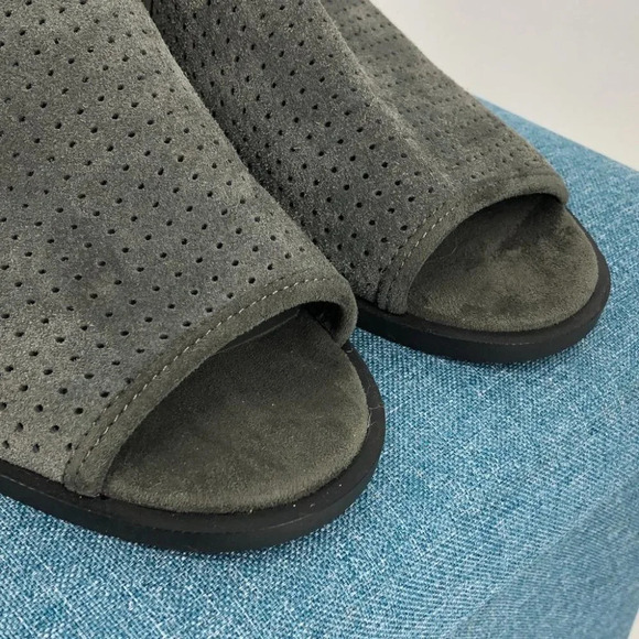 Koolaburra By UGG Grey Ashlyn Perforated Suede Heeled Sandals Amphora size 11 - Picture 14 of 16